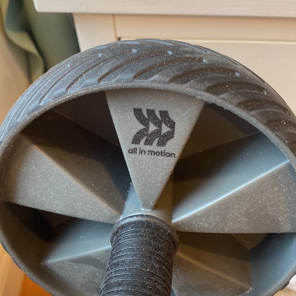 All in motion brand- ab workout roller wheel- barely used just dusty - Picture 4 of 4